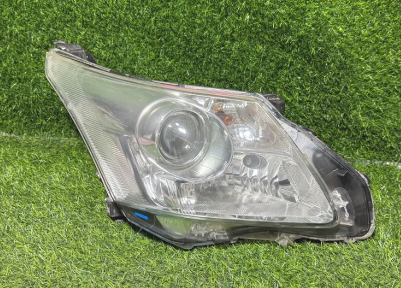 Фара от Toyota Avensis T272, 2009-2013г, левая сторона